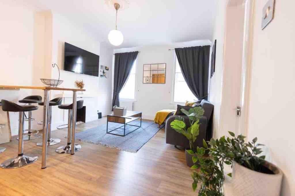 Lovely 2 Bedroom Apartment In Chelsea Sw3 Londra Exterior foto